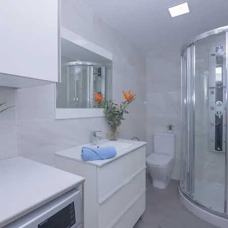 Poris 4 Beachfront By Holidays Appartamento