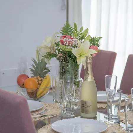 Poris 4 Beachfront By Holidays شقة